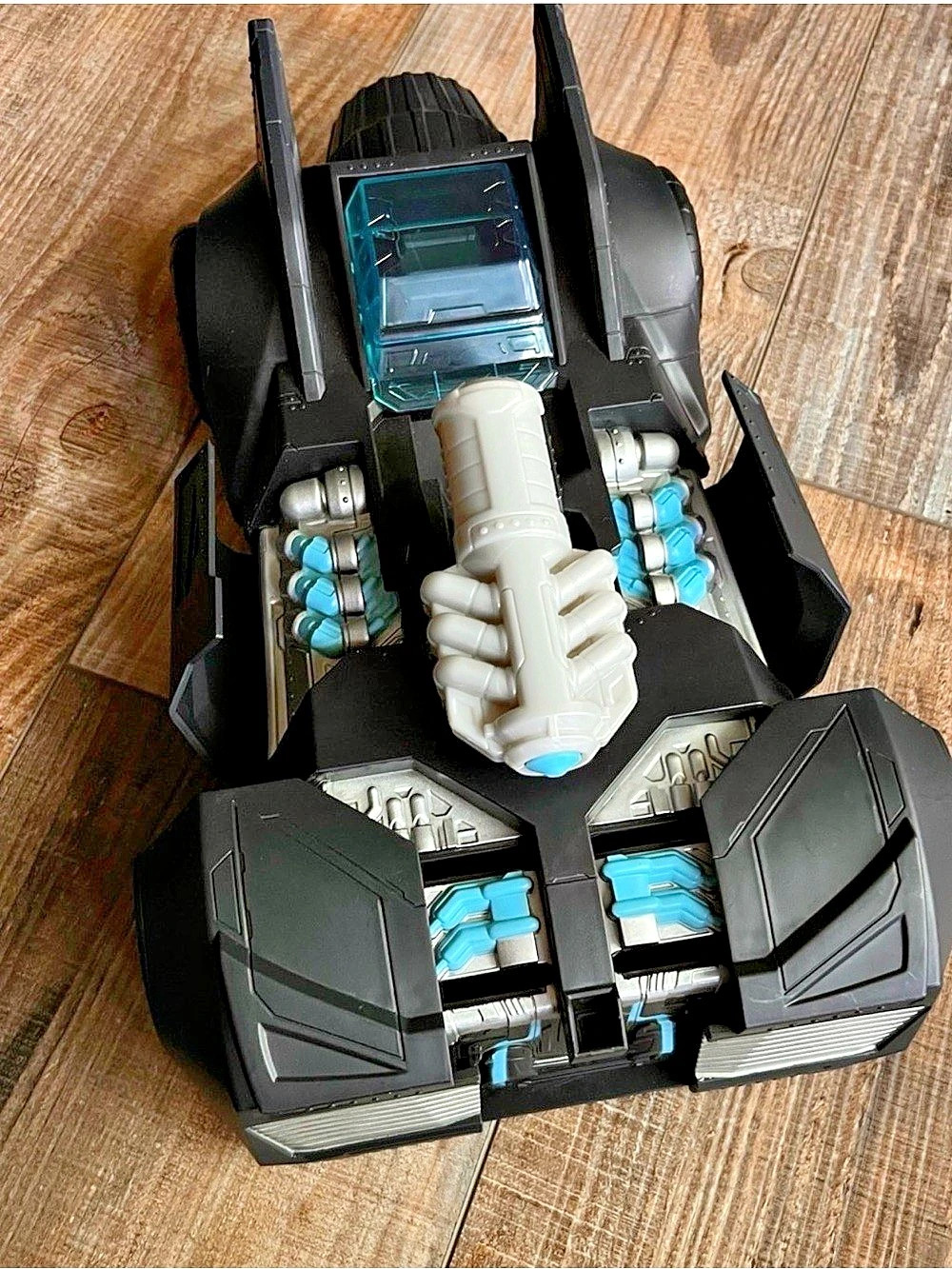 Spin Master DC Comics Batman 2-in-1 Batmobile and Batboat / Tech Defender
